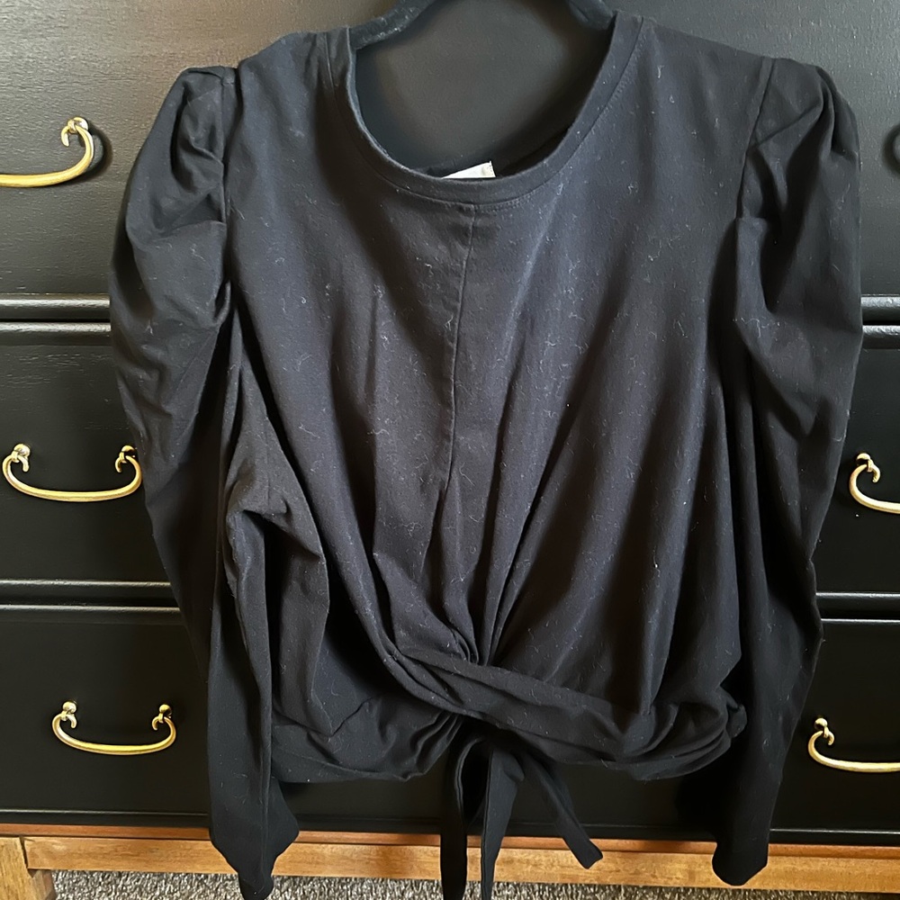 Women's Black Long-Sleeve Tie-Front Crop Top
